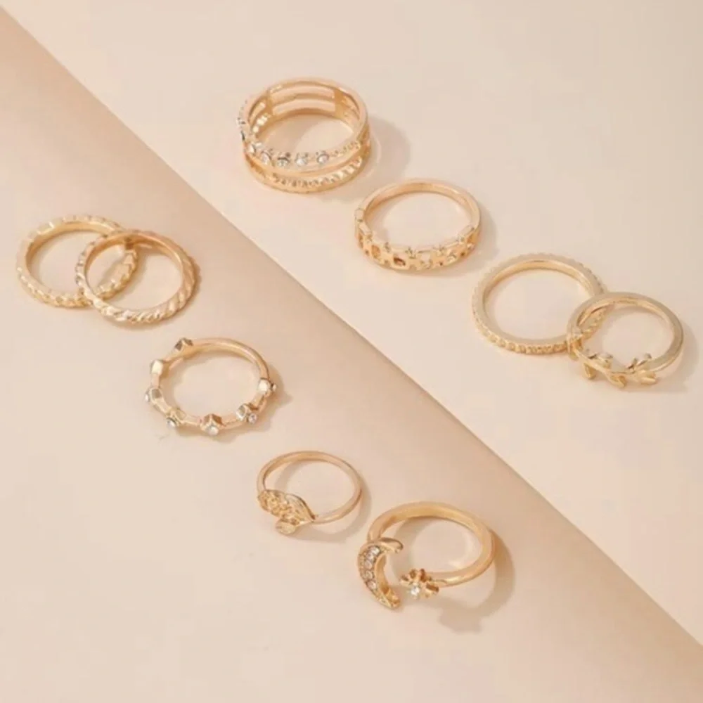 3/$30 💛 Dainty Ring Set